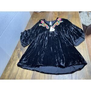 Uncle Frank Portrail Neckline Velvet Black Dress Size M Embroidered Flowers